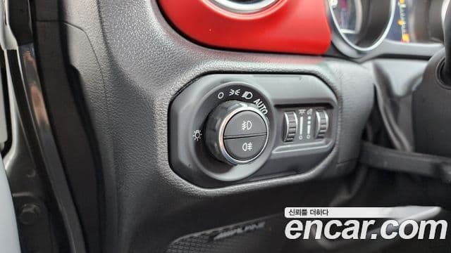 Jeep Wrangler 2023 — ფოტო 19/20