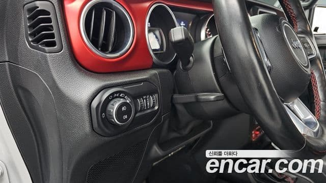 Jeep Wrangler 2020 — фото 18 из 20