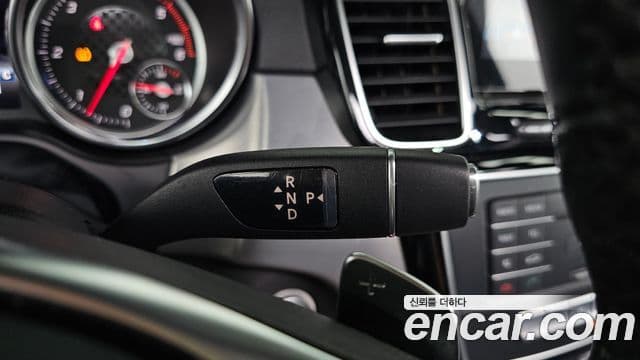 Mercedes-Benz GLE-Class 2018 — Şəkil 9/20