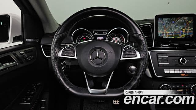 Mercedes-Benz GLE-Class 2018 — Şəkil 13/20