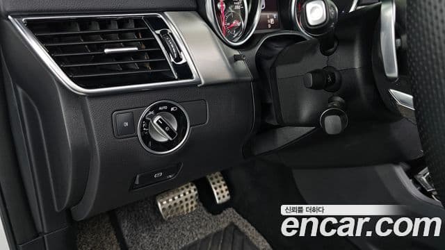Mercedes-Benz GLE-Class 2018 — Şəkil 18/20