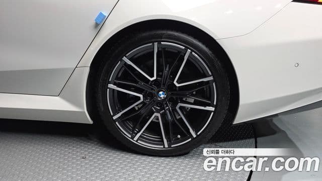 BMW M5 2025 — Photo 28/33