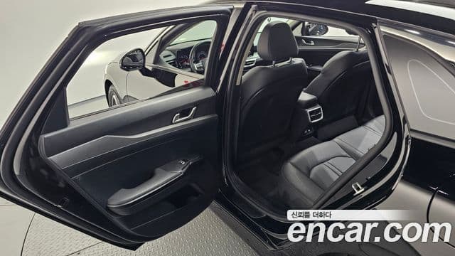 Kia K5 2022 — Şəkil 19/20