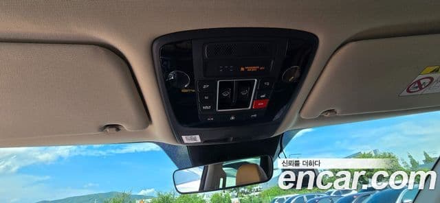 Kia Carnival 2022 — фото 11 из 20