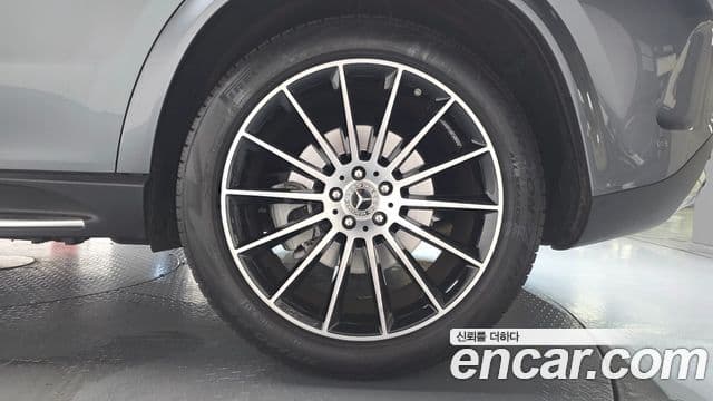 Mercedes-Benz GLE-Class 2023 — Photo 8/38