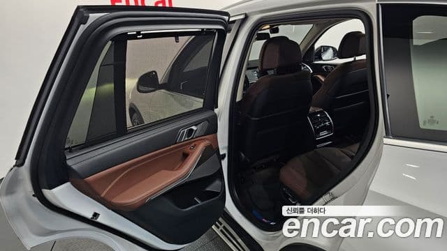 BMW X5 2021 — Photo 17/39