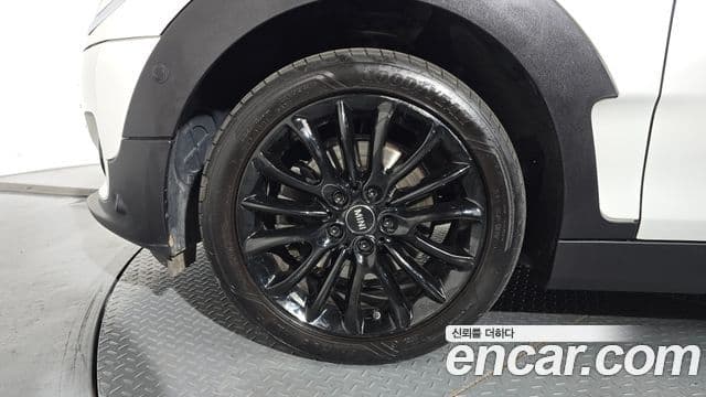 Mini Cooper Clubman 2023 — ფოტო 4/20