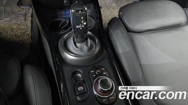 Mini Cooper Clubman 2023 — фото 8 из 20