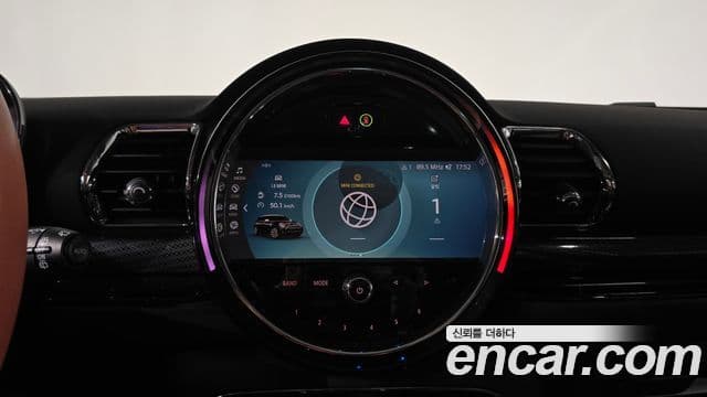 Mini Cooper Clubman 2023 — фото 12 из 20
