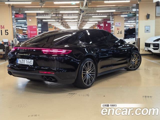 Porsche Panamera 2018 — Фото 2/20