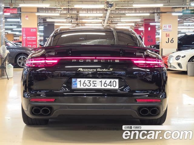 Porsche Panamera 2018 — Фото 4/20