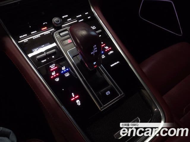 Porsche Panamera 2018 — Фото 14/20