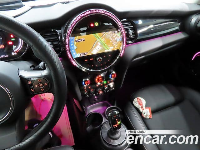 Mini Cooper 2023 — фото 12 из 20