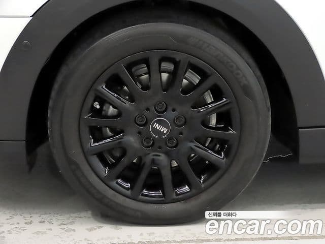 Mini Cooper 2023 — фото 20 из 20