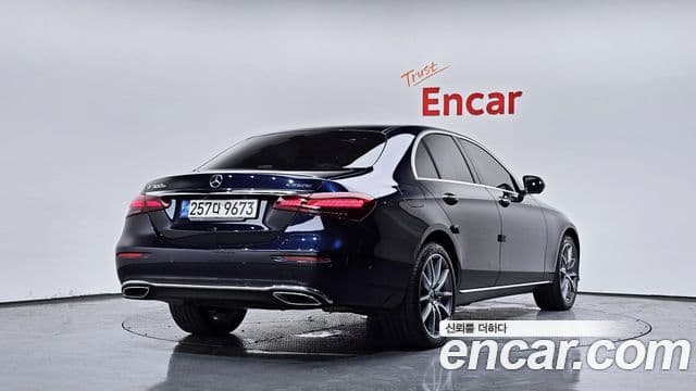 Mercedes-Benz E-Class 2022 — фото 2 из 20