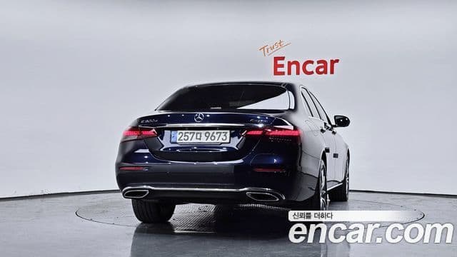 Mercedes-Benz E-Class 2022 — фото 4 из 20