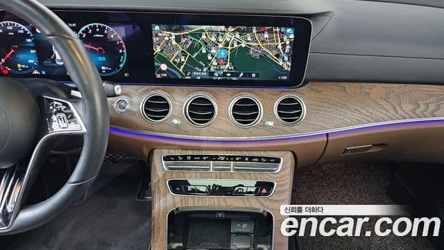 Mercedes-Benz E-Class 2022 — фото 12 из 20