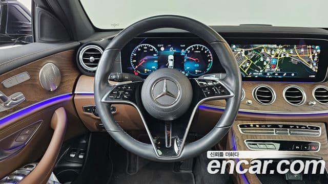 Mercedes-Benz E-Class 2022 — фото 13 из 20