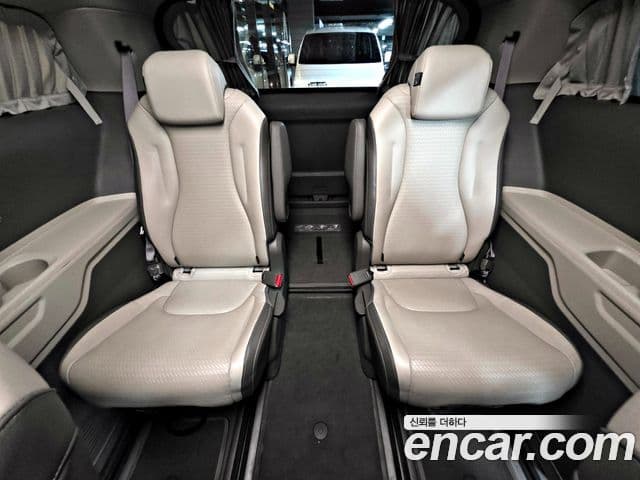 Kia Carnival 2022 — фото 8 из 20