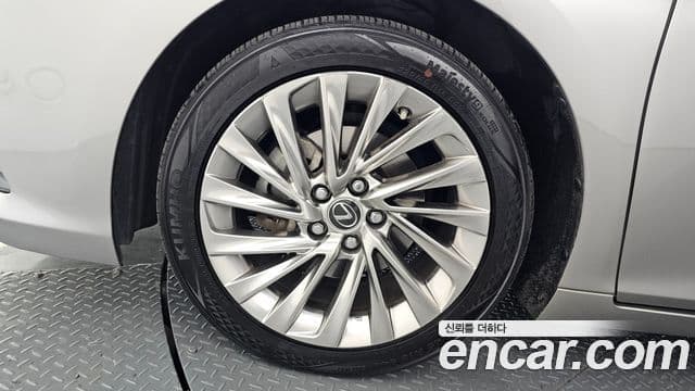 Lexus ES300h 2019 — Şəkil 5/20