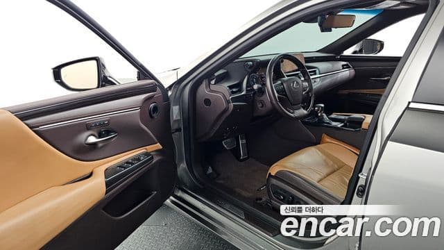 Lexus ES300h 2019 — Şəkil 10/20