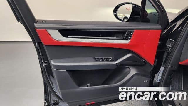 Porsche Cayenne 2024 — Photo 36/40