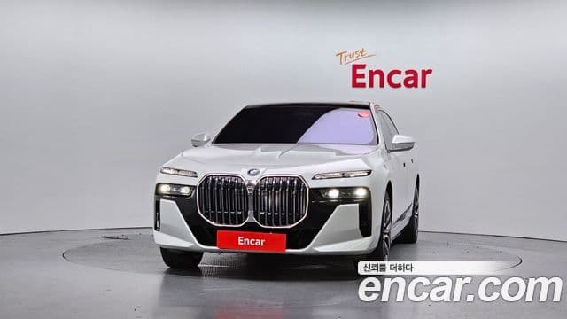 BMW i7 2024 — ფოტო 14/36