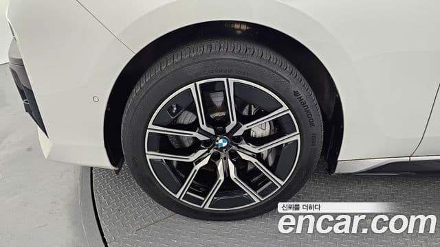 BMW i7 2024 — ფოტო 12/36