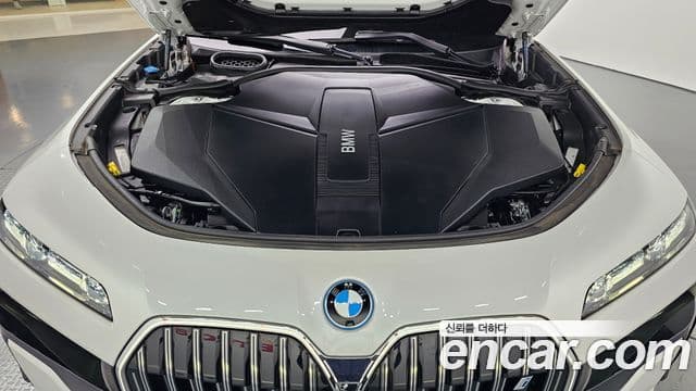 BMW i7 2024 — ფოტო 34/36