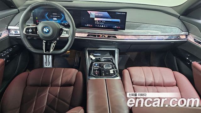 BMW i7 2024 — ფოტო 22/36
