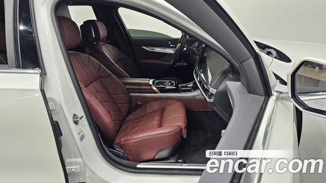 BMW i7 2024 — ფოტო 4/36