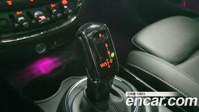Mini Cooper Clubman 2023 — ფოტო 8/20