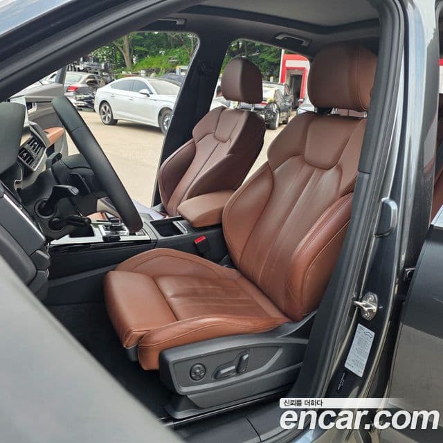 Audi Q5 2023 — Şəkil 10/20