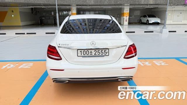 Mercedes-Benz E-Class 2019 — фото 4 из 20