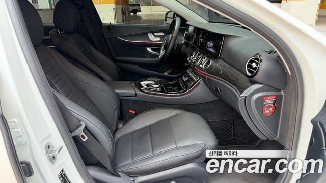 Mercedes-Benz E-Class 2019 — фото 11 из 20
