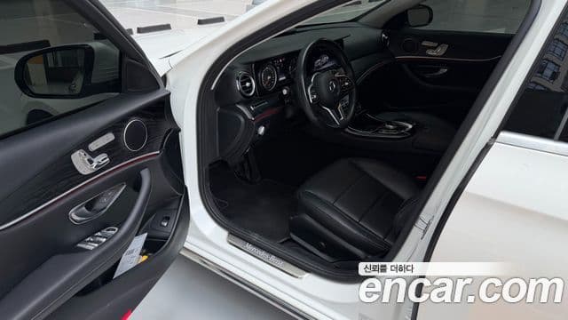 Mercedes-Benz E-Class 2019 — фото 13 из 20