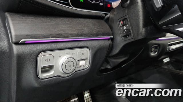 Mercedes-Benz GLE-Class 2025 — Photo 25/33
