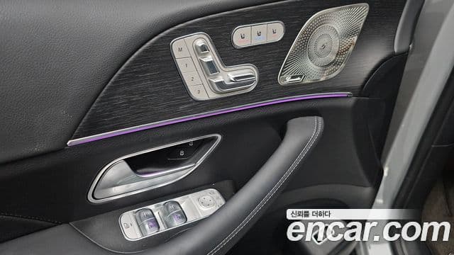 Mercedes-Benz GLE-Class 2025 — Photo 16/33