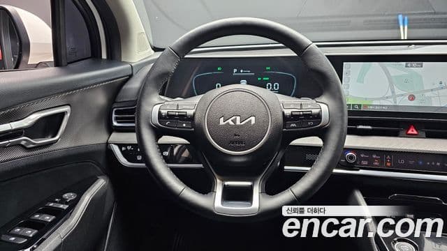 Kia Sportage 2023 — ფოტო 13/20