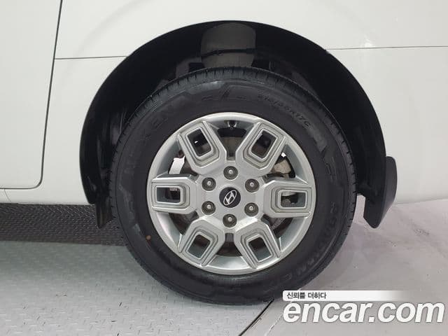 Hyundai Staria 2024 — фото 8 из 20
