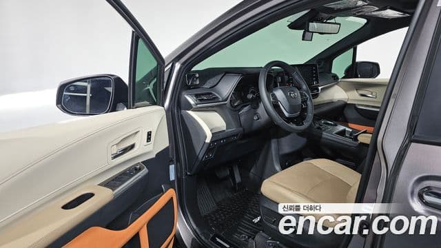 Toyota Sienna 2022 — ფოტო 10/20