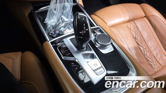 BMW 7 Series 2018 — Şəkil 9/20