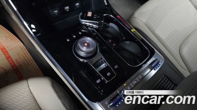 Kia Carnival 2023 — фото 9 из 20