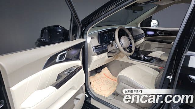 Kia Carnival 2023 — фото 10 из 20