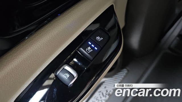 Kia Carnival 2023 — фото 18 из 20
