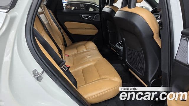 Volvo XC60 2018 — Фото 11/20