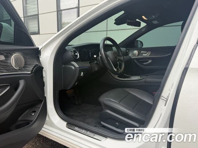 Mercedes-Benz E-Class 2022 — фото 8 из 18