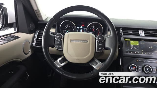 Land Rover Discovery 5 2018 — ფოტო 13/20