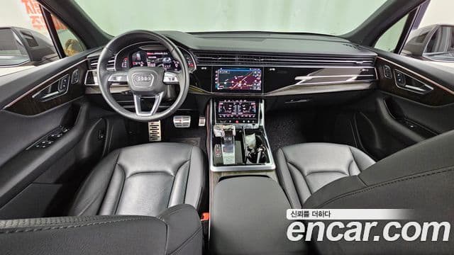 Audi Q7 2021 — ფოტო 7/20