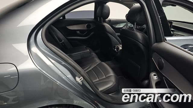 Mercedes-Benz C-Class 2018 — фото 12 из 20
